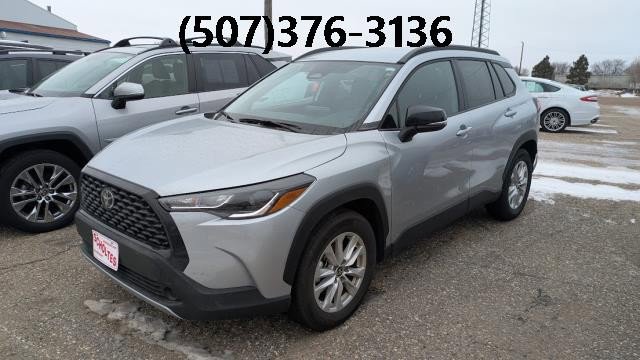 Used 2025 Toyota Corolla Cross LE image 1