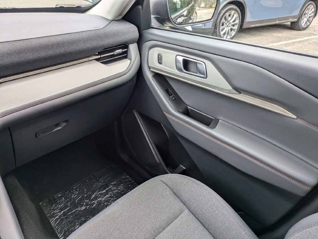 Certified 2026 Ford Explorer Active RWD image 19