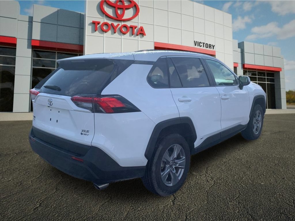 Used 2025 Toyota RAV4 XLE AWD/4WD image 3