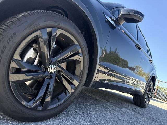 Used 2024 Volkswagen Tiguan SE R-Line image 11