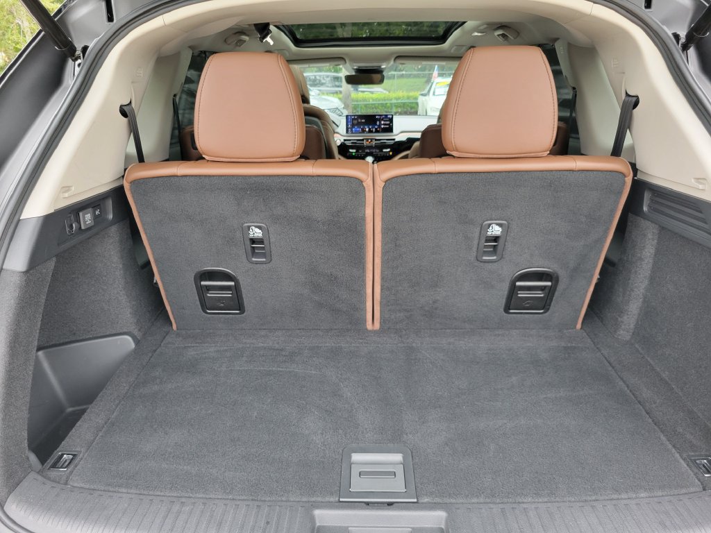 Used 2025 Acura MDX w/ Technology Package FWD image 8