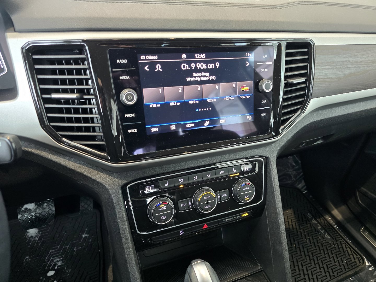 Used 2023 Volkswagen Atlas SE image 35