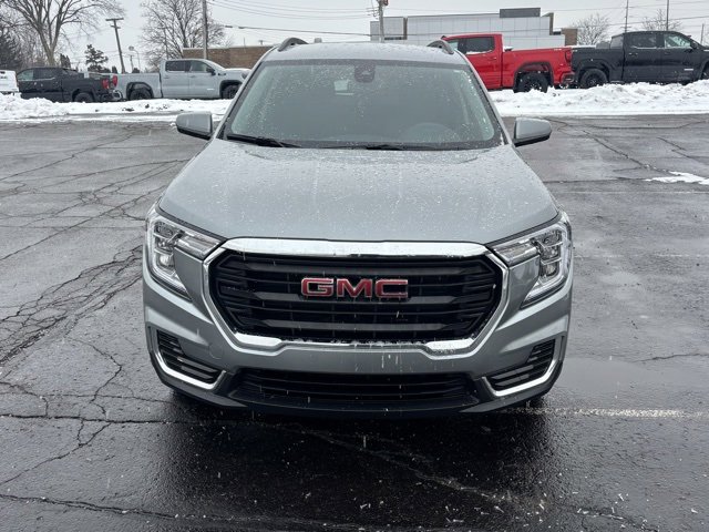 Used 2023 GMC Terrain SLE w/ Driver Convenience Package image 2