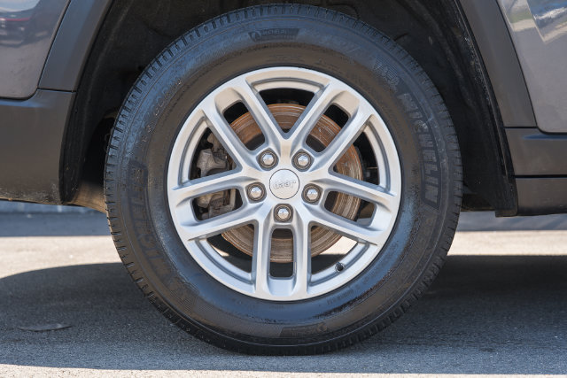 Used 2023 Jeep Grand Cherokee L Laredo AWD/4WD image 28