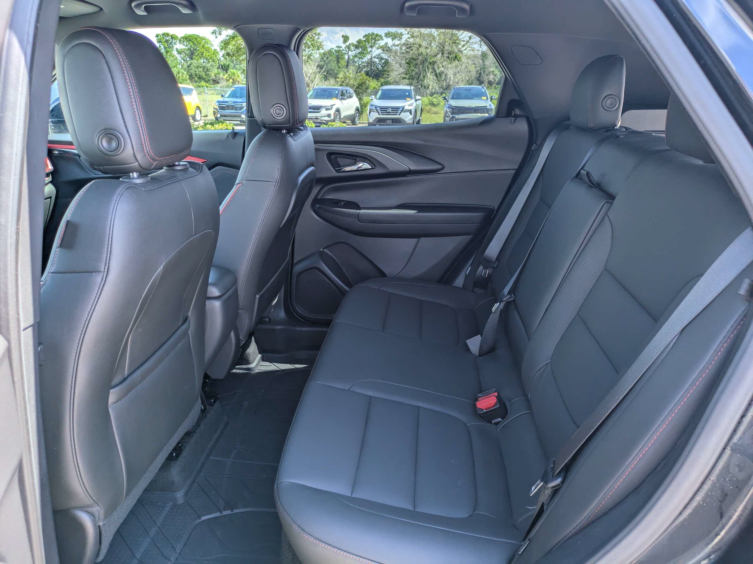Used 2025 Chevrolet TrailBlazer RS w/ Convenience Package FWD image 16
