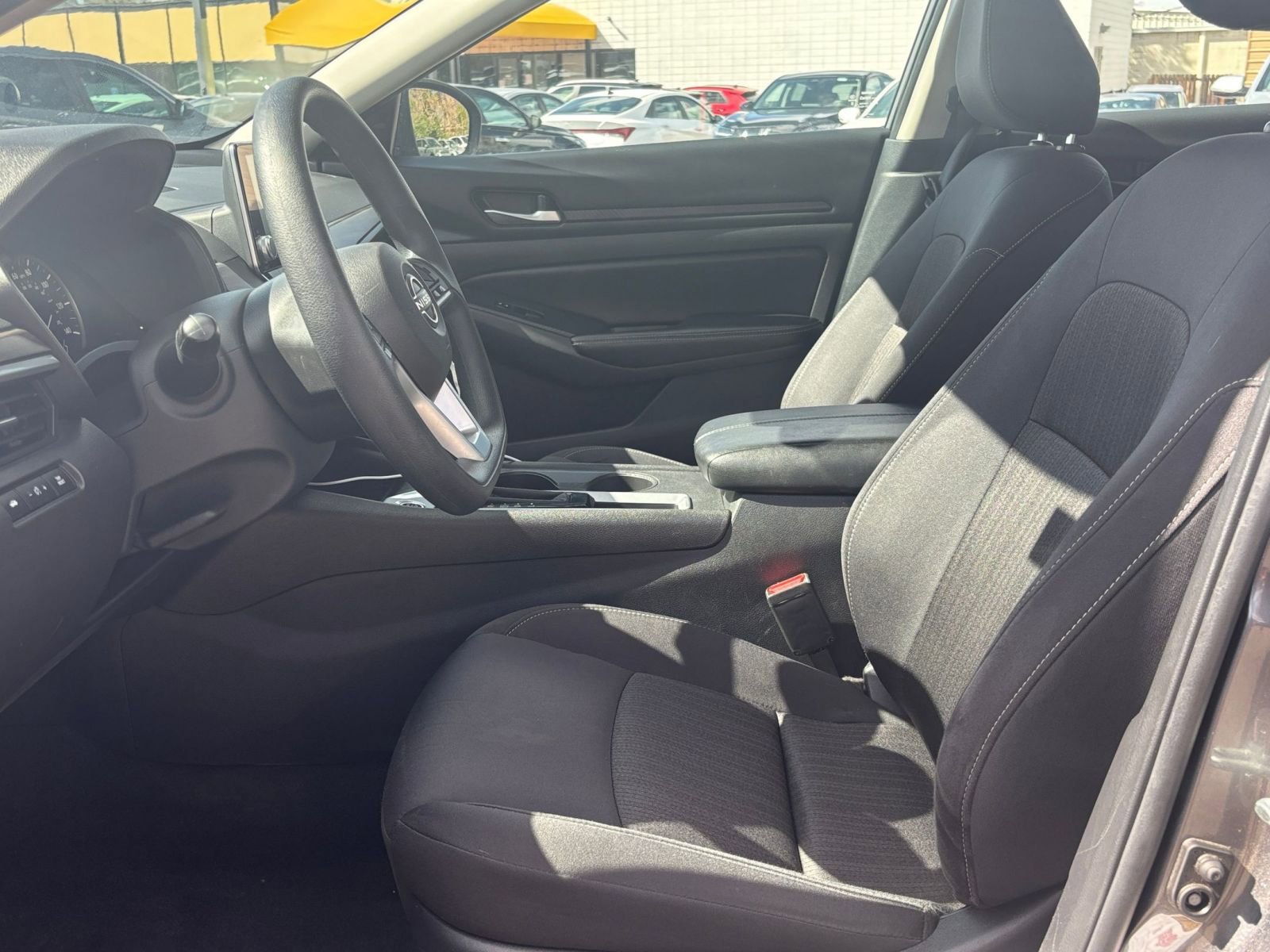 Used 2025 Nissan Altima 2.5 SV FWD image 24