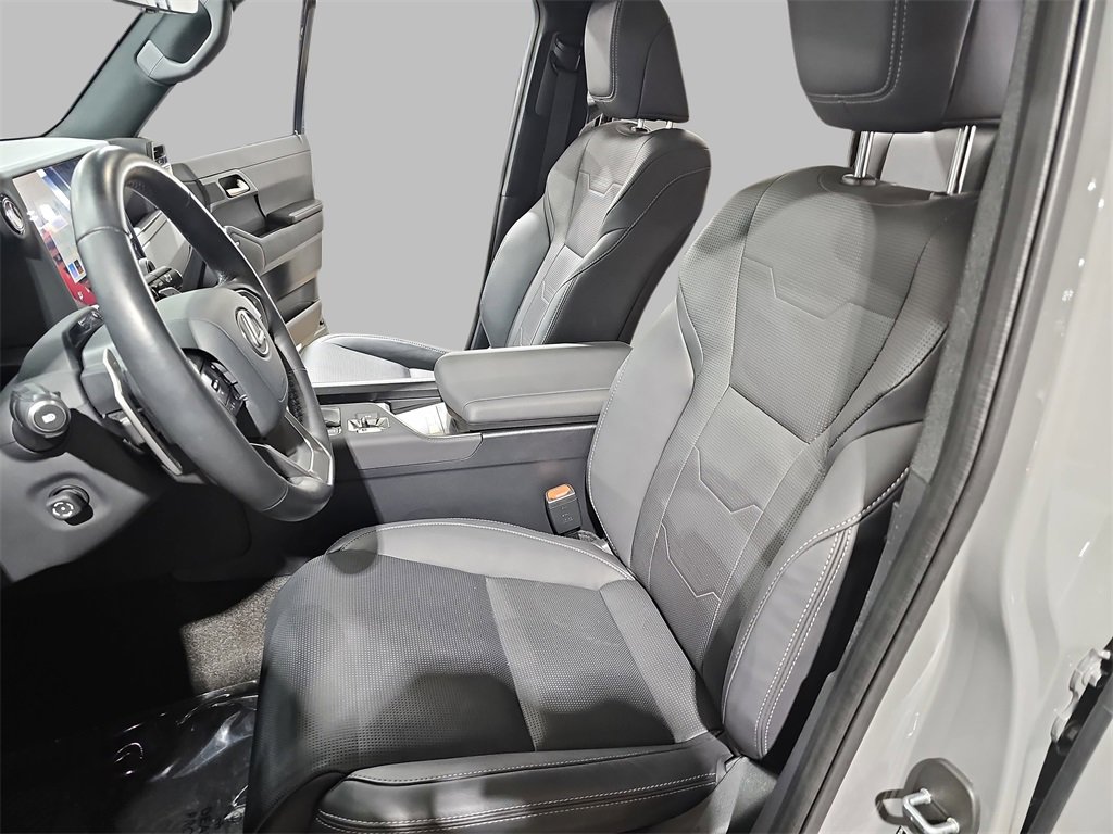 Used 2024 Lexus GX 550 image 17