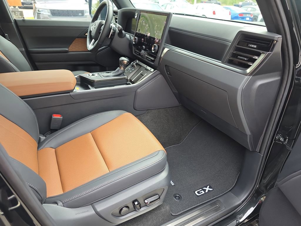 Used 2025 Lexus GX 550 w/ Accessory Package (Z1) image 39