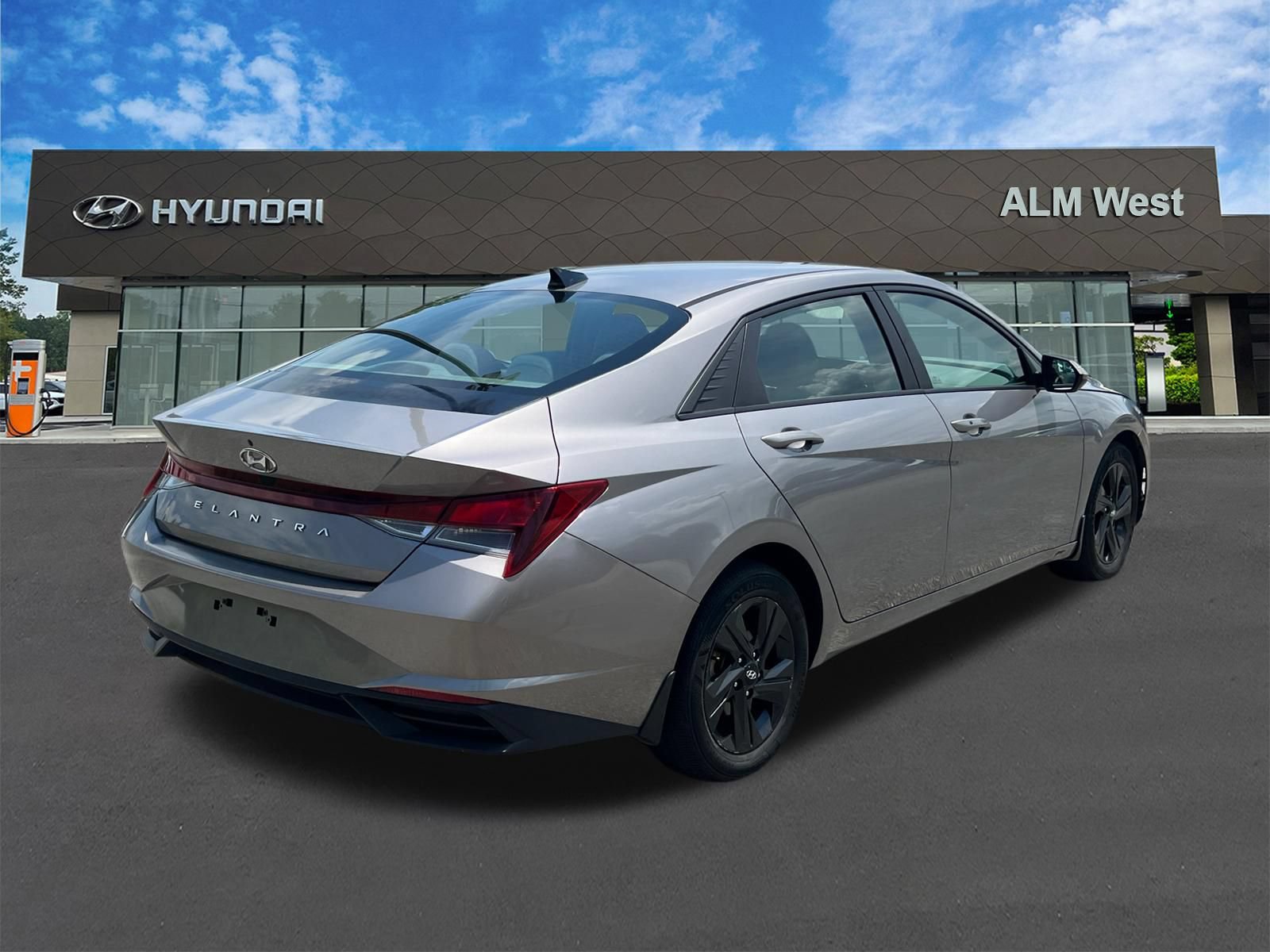 Used 2022 Hyundai Elantra SEL w/ Preferred Accessory Package FWD image 5