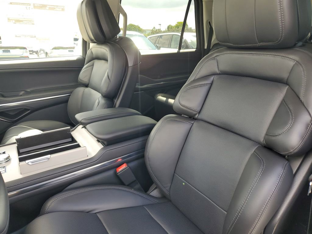 New 2025 Lincoln Navigator L Reserve image 22