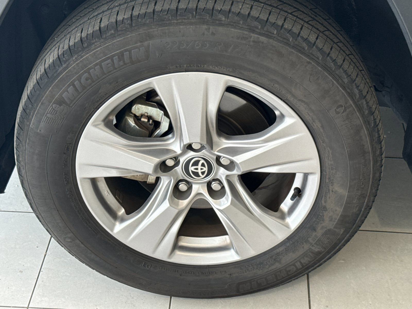 Used 2025 Toyota RAV4 XLE AWD/4WD image 15