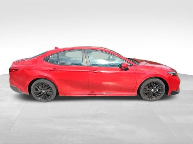 Used 2025 Toyota Camry SE image 6