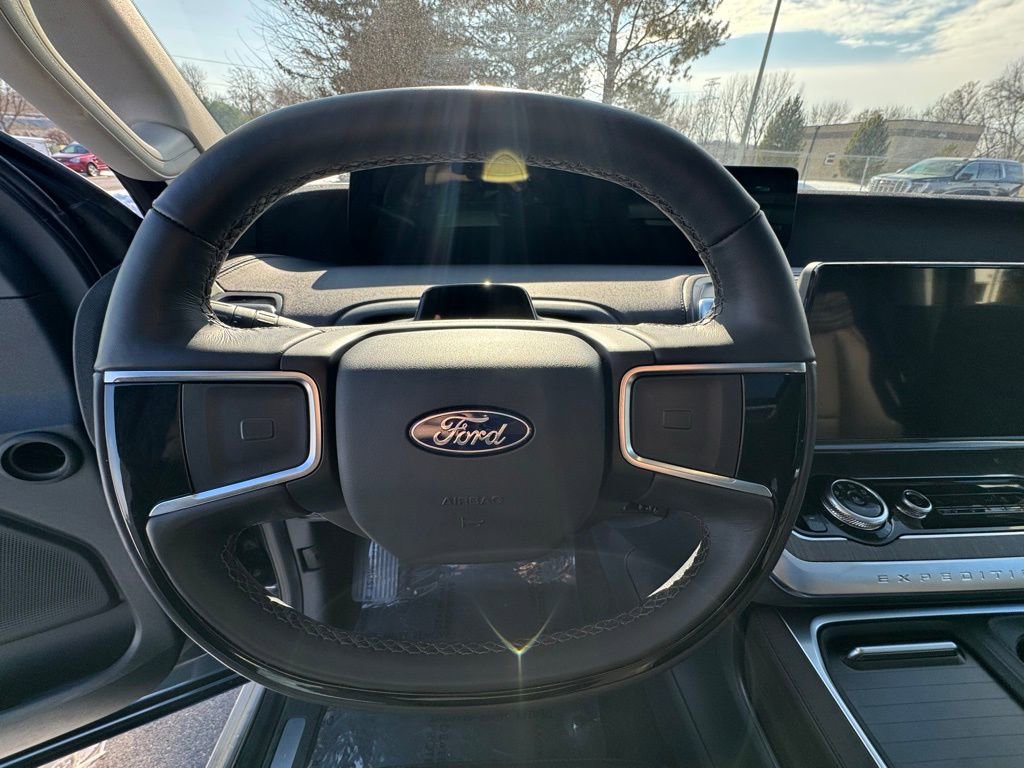 Used 2025 Ford Expedition Platinum w/ Platinum Ultimate Package image 26