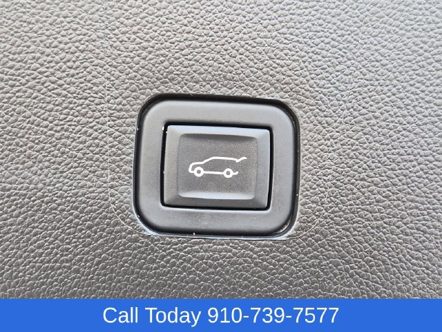 Used 2023 Chevrolet Traverse LT w/ LT Premium Package AWD/4WD image 37