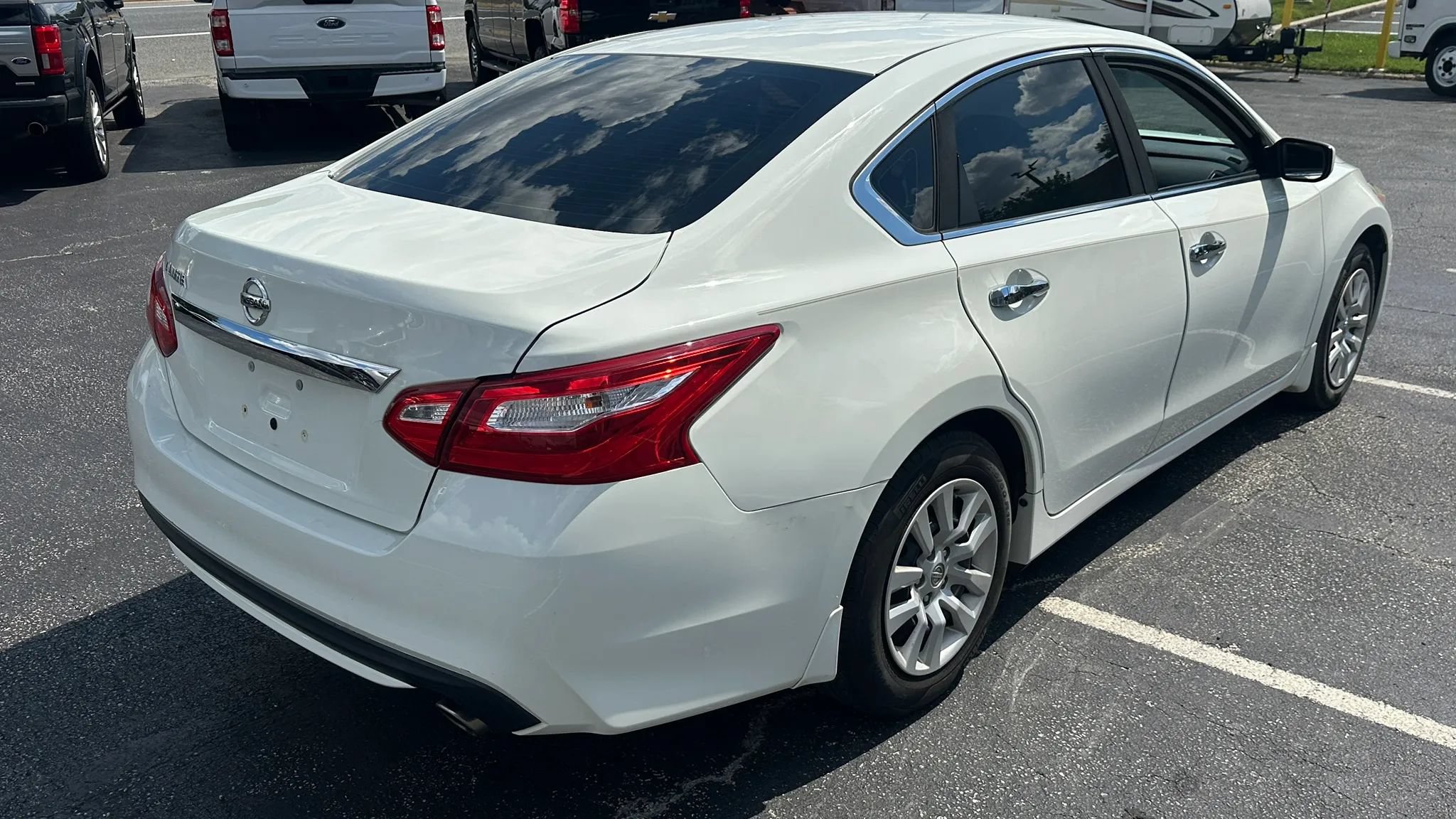 Used 2017 Nissan Altima 2.5 S w/ Power Driver Seat Package FWD image 5