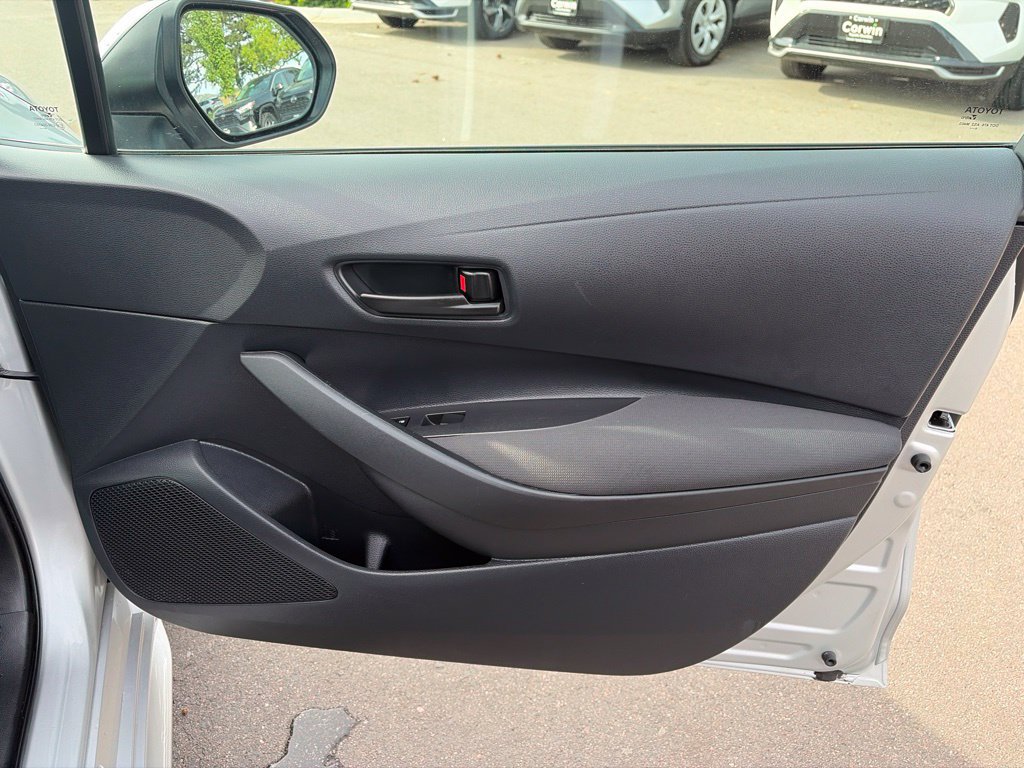 Used 2025 Toyota Corolla LE FWD image 10