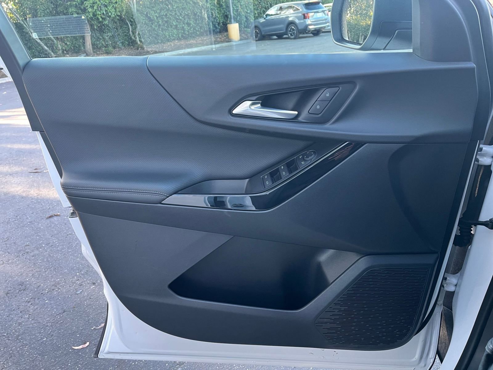 Used 2025 Chevrolet Equinox LT image 18