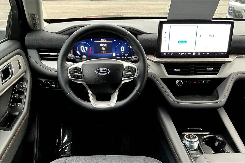 Certified 2025 Ford Explorer Active image 5