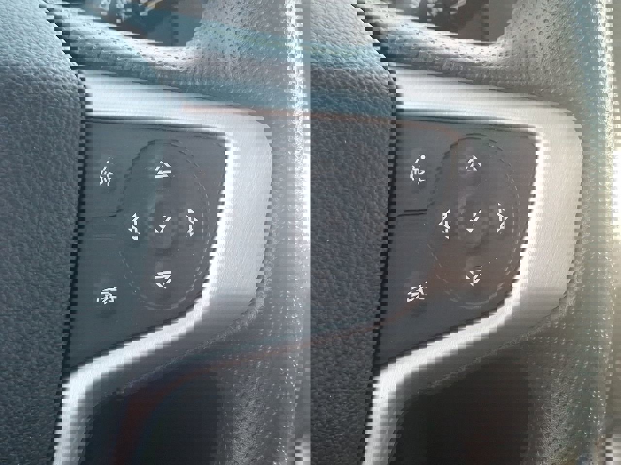 Certified 2023 GMC Acadia SLE w/ Driver Convenience Package image 18