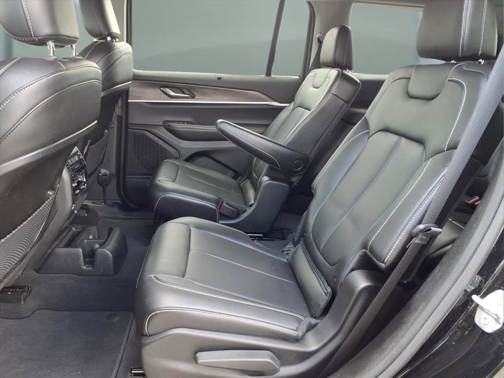 Used 2023 Jeep Grand Cherokee L Limited w/ Luxury Tech Group II AWD/4WD image 19