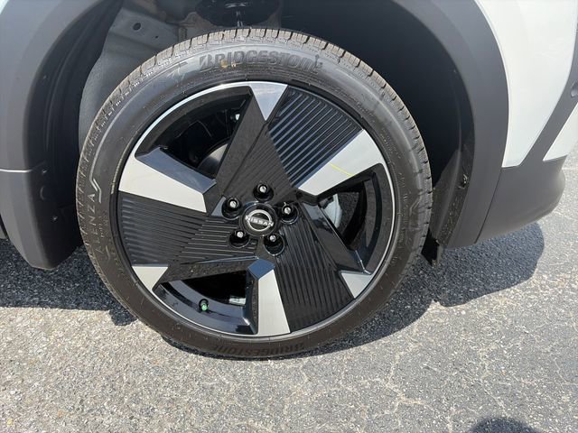 New 2026 Nissan Kicks SR w/ Cold Weather Package AWD/4WD image 10