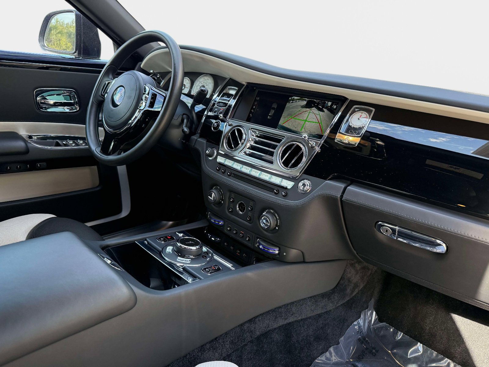 Used 2020 Rolls-Royce Ghost Black Badge image 39