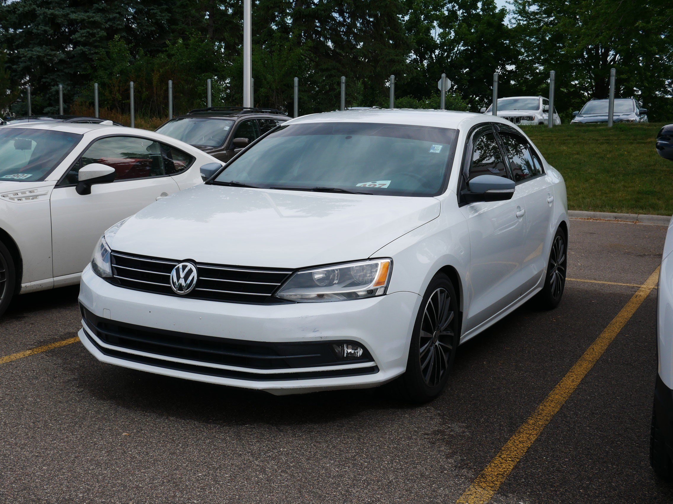 Used 2016 Volkswagen Jetta Sport FWD image 3