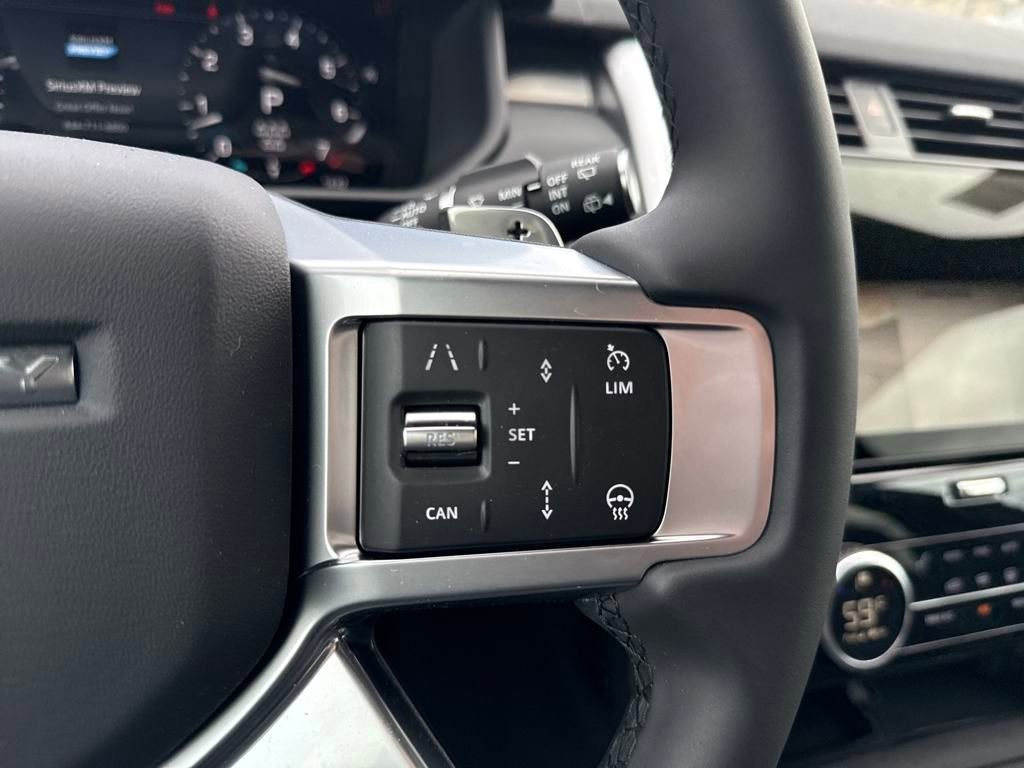 Used 2025 Land Rover Discovery Dynamic SE image 23