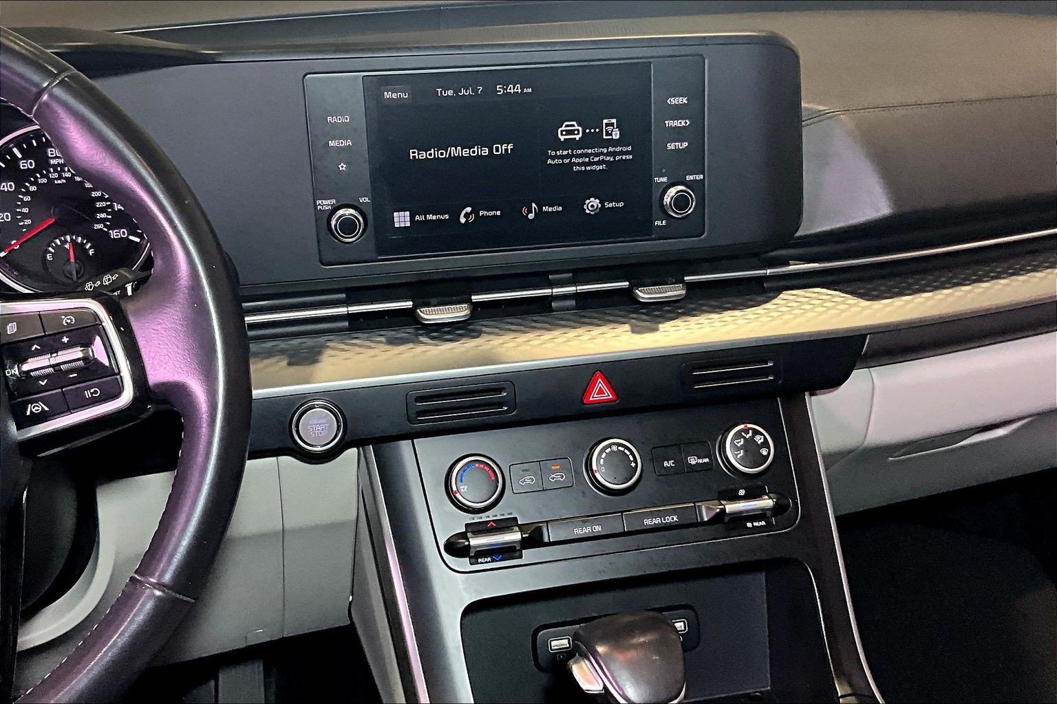 Used 2023 Kia Carnival LX FWD image 10