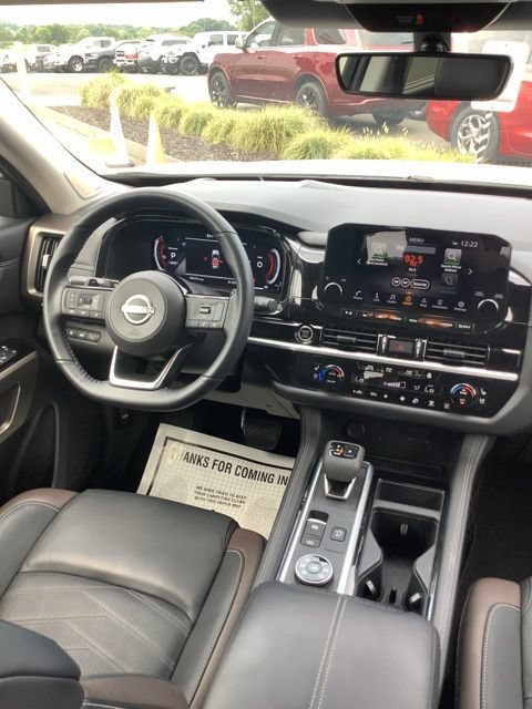 Used 2024 Nissan Pathfinder Platinum w/ Cargo Package AWD/4WD image 16