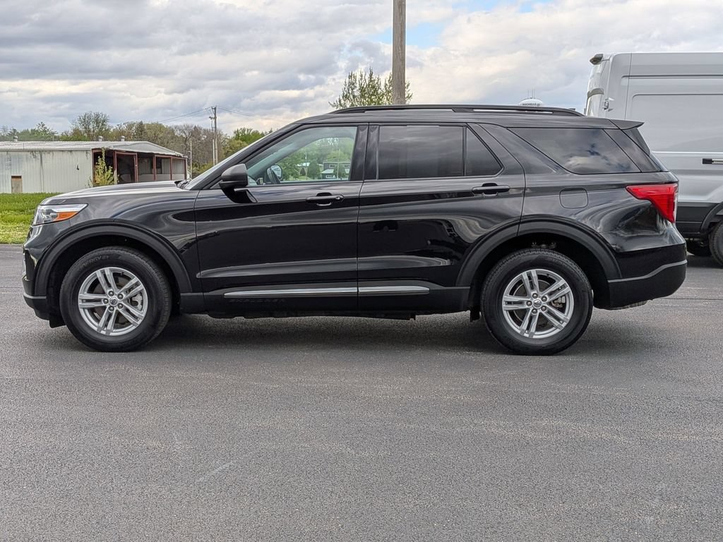 Used 2024 Ford Explorer XLT w/ Equipment Group 202A AWD/4WD image 4