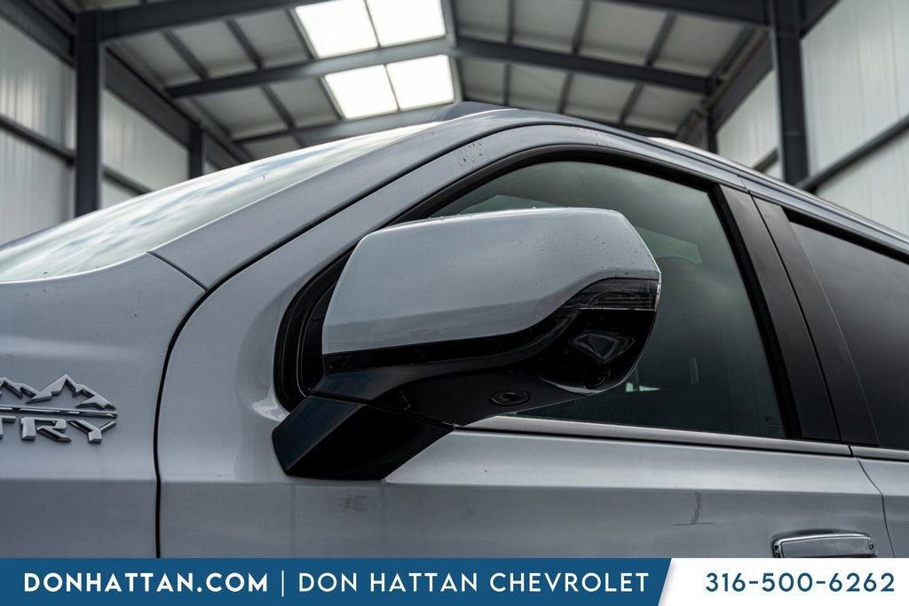 New 2026 Chevrolet Suburban High Country w/ Sun And Tow Package image 31