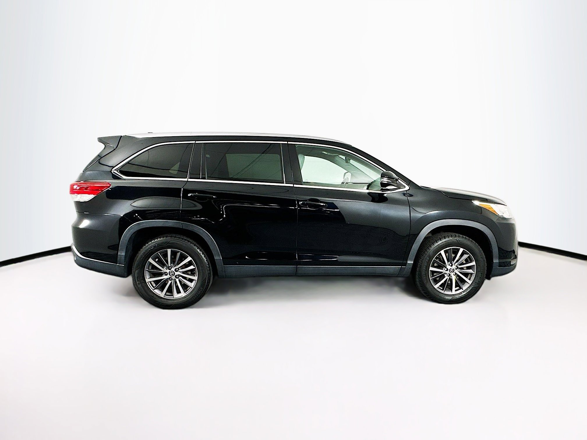 Used 2019 Toyota Highlander XLE image 10