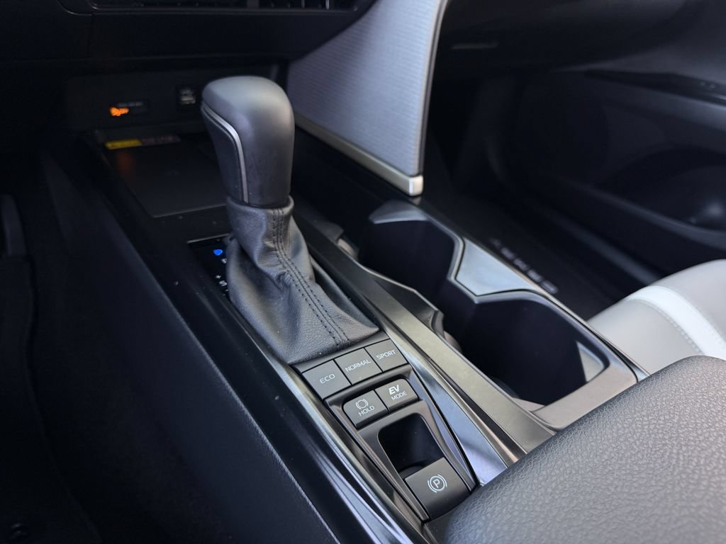 Used 2025 Toyota Camry SE w/ Convenience Package FWD image 20
