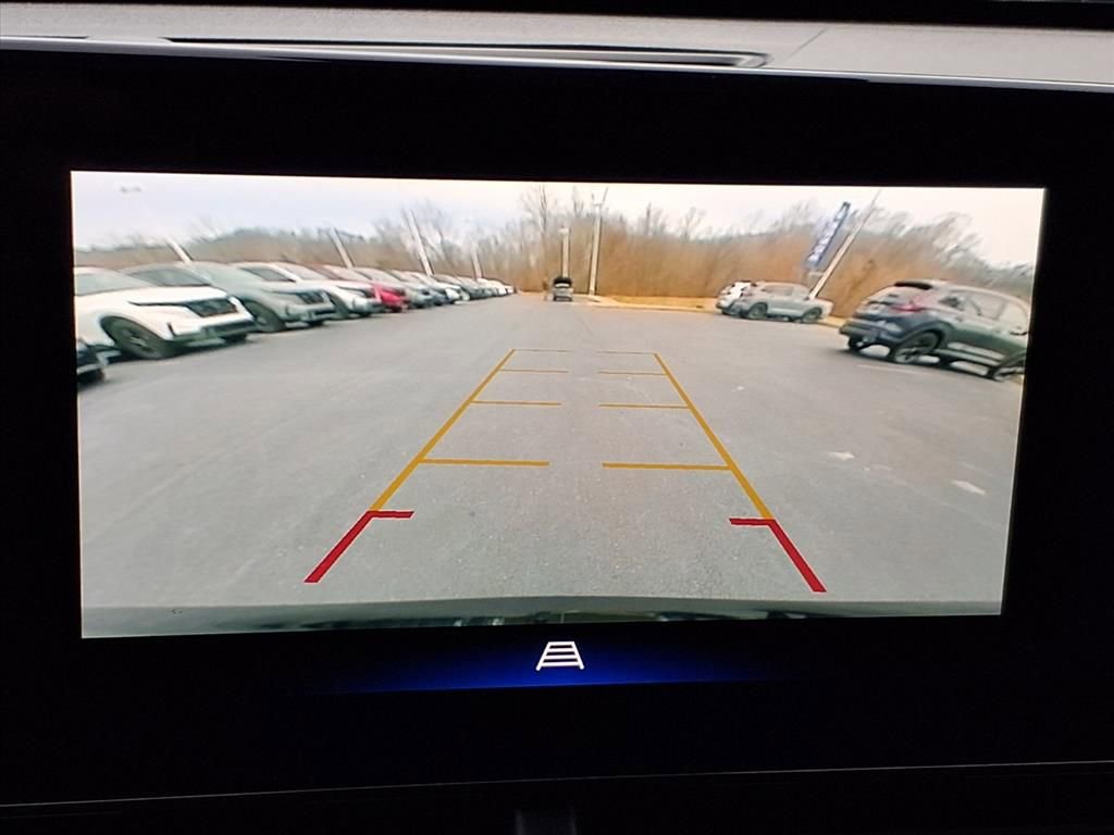 Used 2025 Chevrolet Trax LT image 18