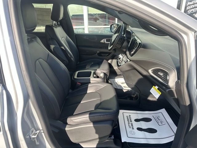 New 2026 Chrysler Pacifica Select FWD image 13