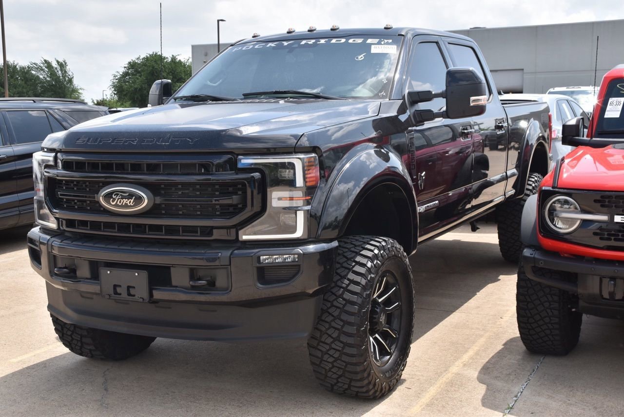 Used 2022 Ford F250 Lariat w/ Black Appearance Package image 2