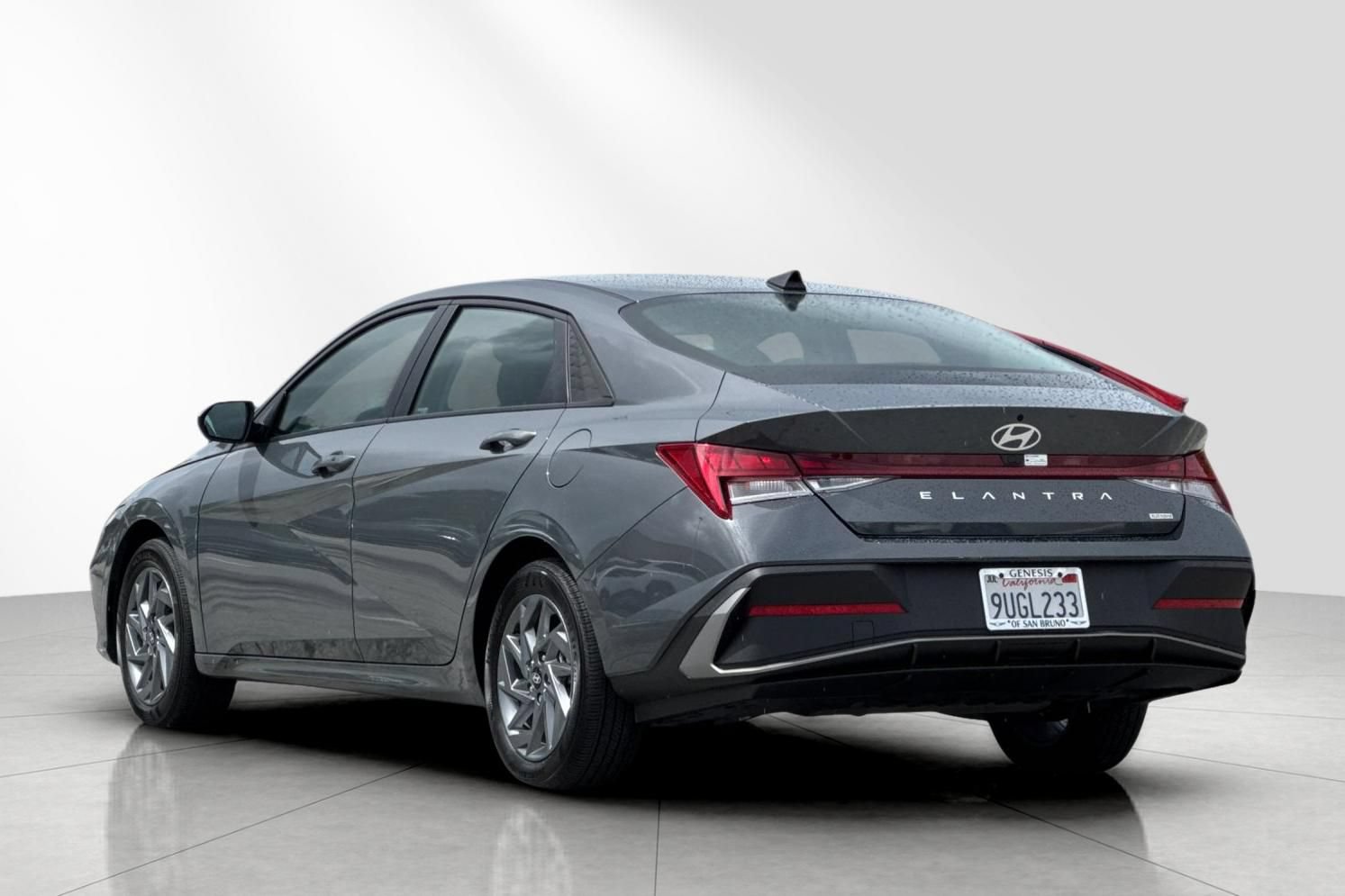 Used 2025 Hyundai Elantra Hybrid FWD image 6