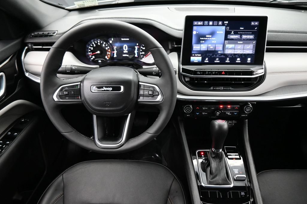 Used 2023 Jeep Compass Limited AWD/4WD image 5