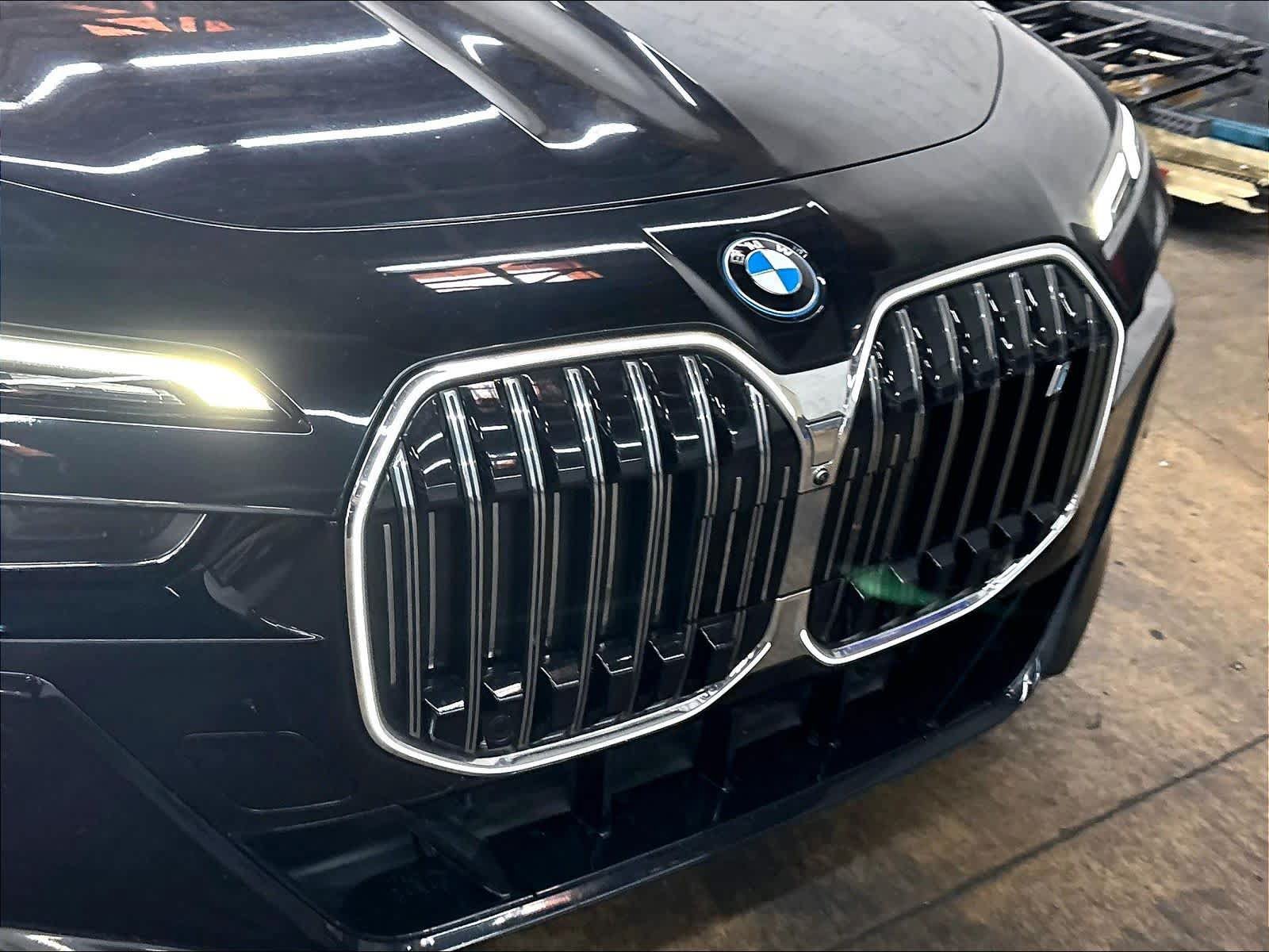 Used 2023 BMW i7 xDrive60 AWD/4WD image 32