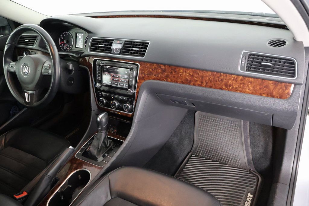 Used 2013 Volkswagen Passat 2.5 SEL Premium FWD image 9