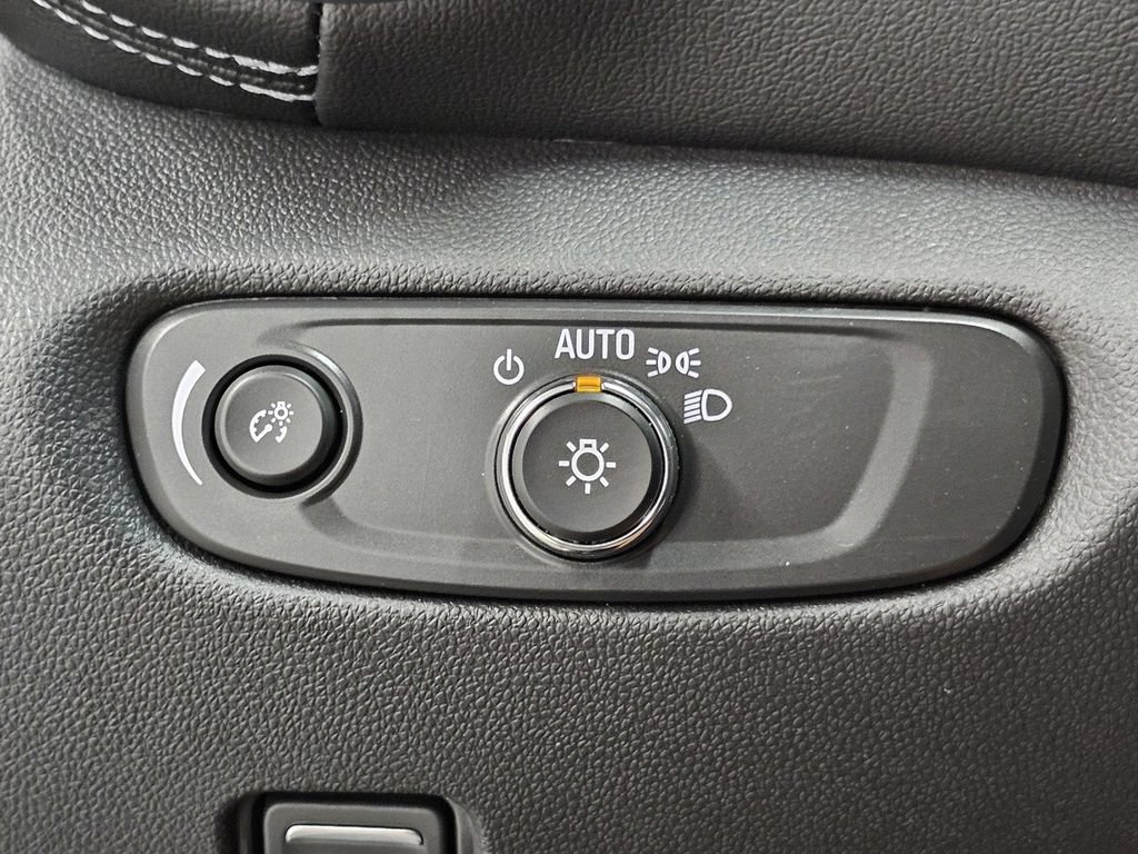 Used 2026 Chevrolet Blazer LT w/ Convenience Package FWD image 35