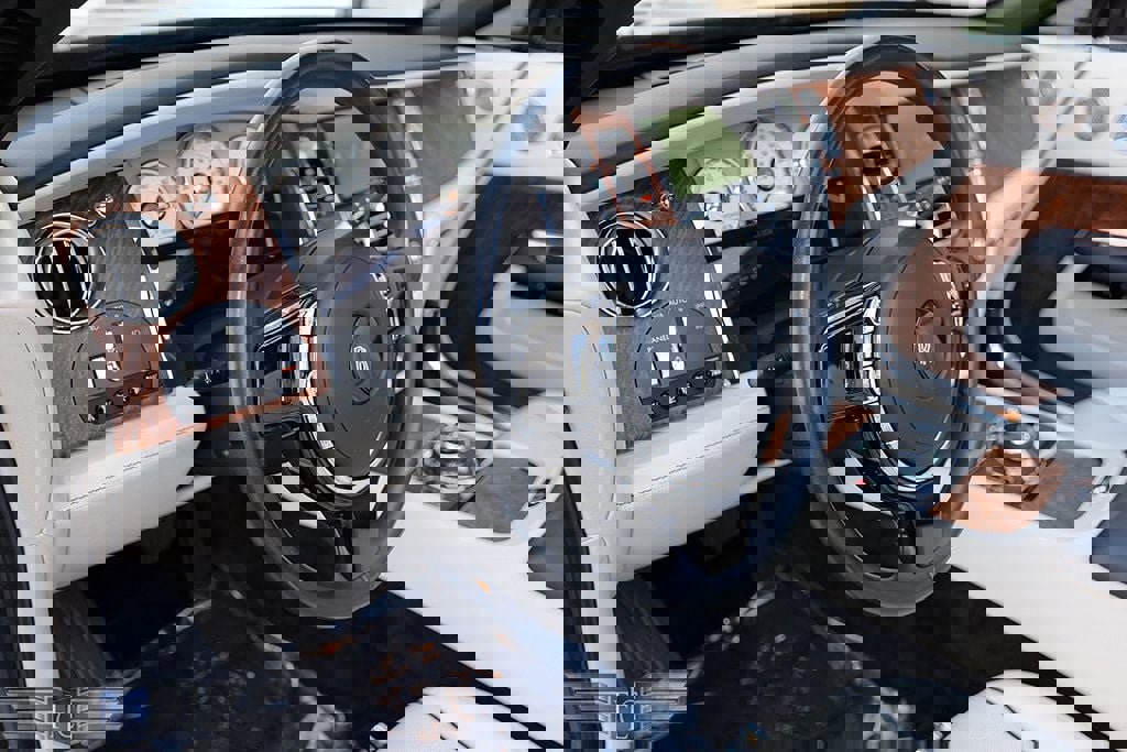 Used 2017 Rolls-Royce Dawn Convertible image 21