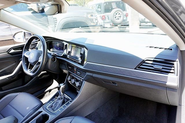 Used 2024 Volkswagen Jetta SE FWD image 10
