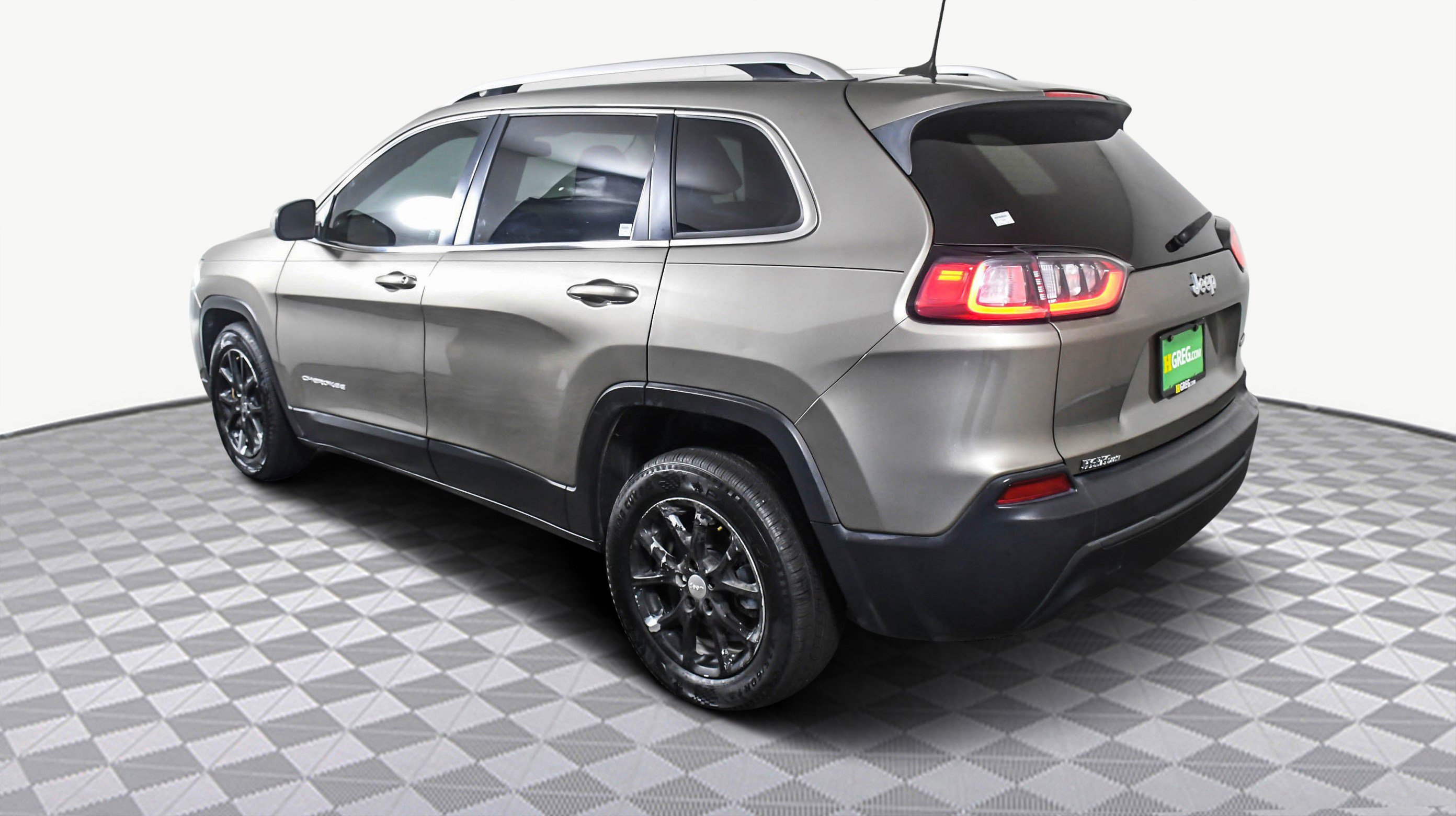 Used 2019 Jeep Cherokee Latitude w/ Popular Appearance Group image 6