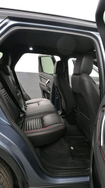 Used 2023 Land Rover Discovery Sport SE R-Dynamic AWD/4WD image 12