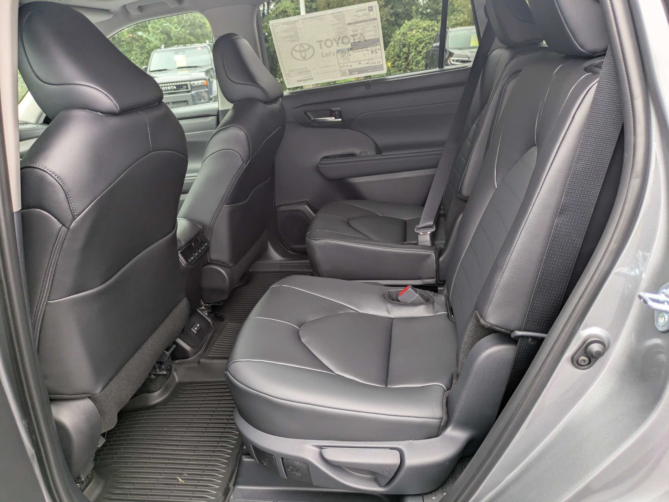 New 2026 Toyota Highlander XLE AWD/4WD image 16