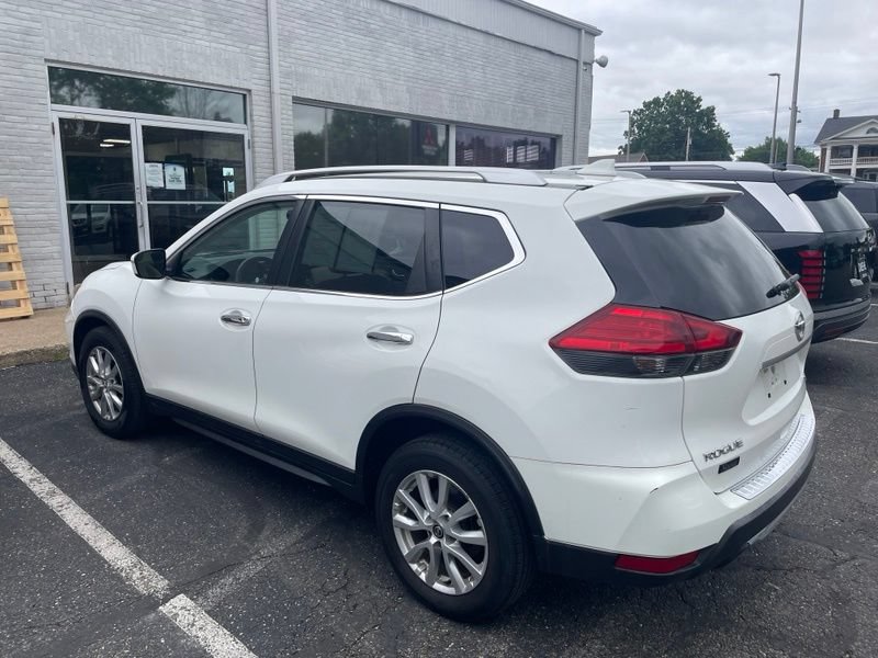 Used 2017 Nissan Rogue SV FWD image 3