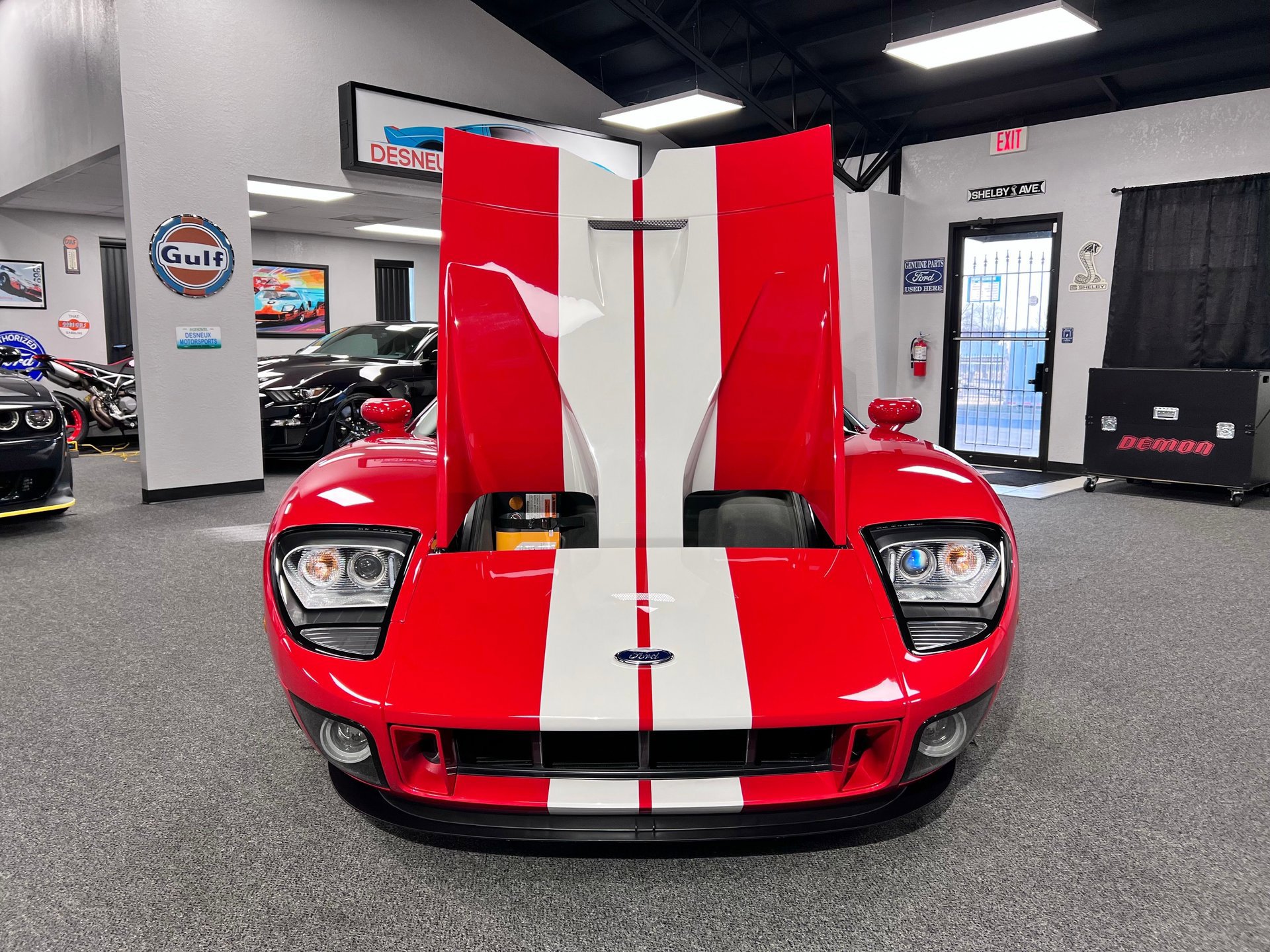 Used 2005 Ford GT RWD image 14