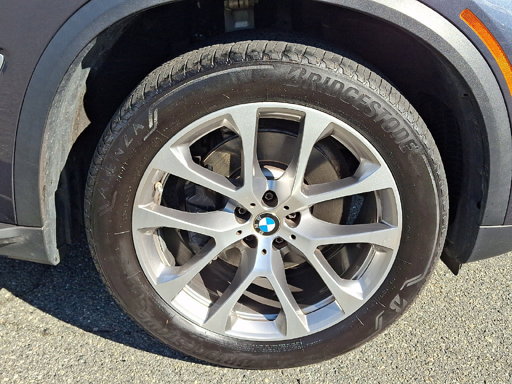 Used 2022 BMW X5 xDrive40i w/ Premium Package AWD/4WD image 8